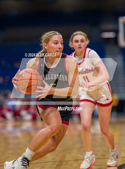 Thumbnail 3 in Huntington vs. Shallowater (UIL 3A Basketball Final) photogallery.