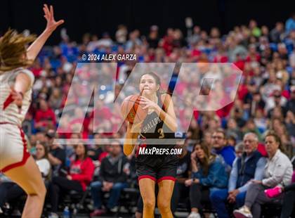 Thumbnail 3 in Huntington vs. Shallowater (UIL 3A Basketball Final) photogallery.