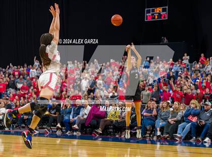 Thumbnail 2 in Huntington vs. Shallowater (UIL 3A Basketball Final) photogallery.