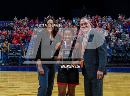 Thumbnail 2 in Huntington vs. Shallowater (UIL 3A Basketball Final) photogallery.