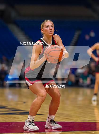 Thumbnail 1 in Huntington vs. Shallowater (UIL 3A Basketball Final) photogallery.
