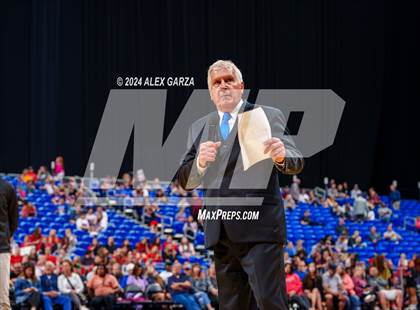 Thumbnail 2 in Huntington vs. Shallowater (UIL 3A Basketball Final) photogallery.