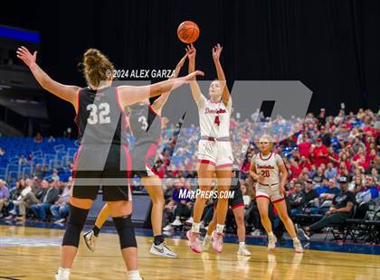 Thumbnail 2 in Huntington vs. Shallowater (UIL 3A Basketball Final) photogallery.