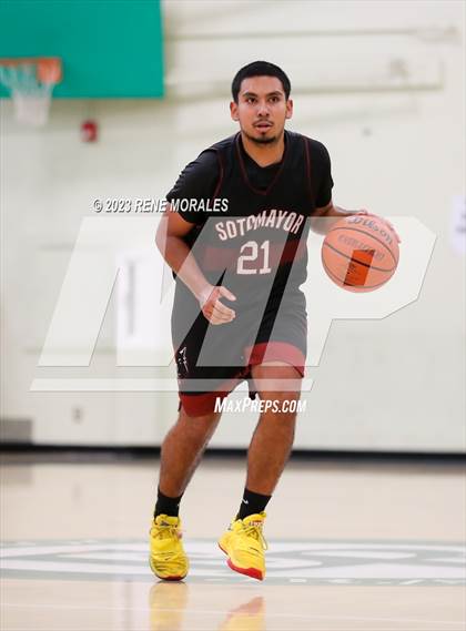Thumbnail 3 in Sotomayor vs Eagle Rock photogallery.
