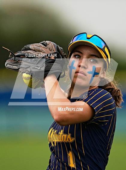 Thumbnail 1 in Wilcox @ Milpitas photogallery.