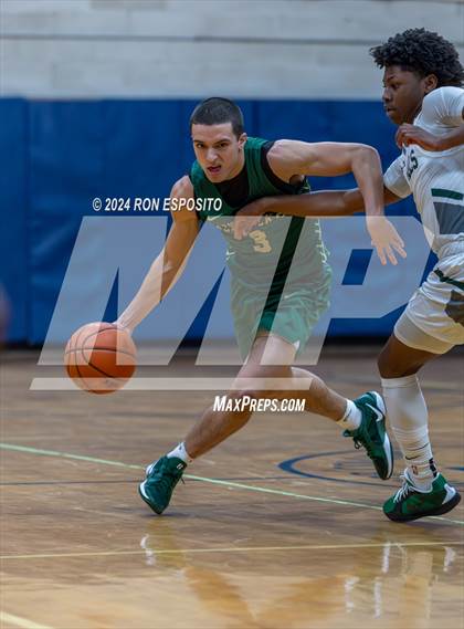 Thumbnail 2 in Bishop Hendricken @ William Floyd (New York Holiday Invitational) photogallery.