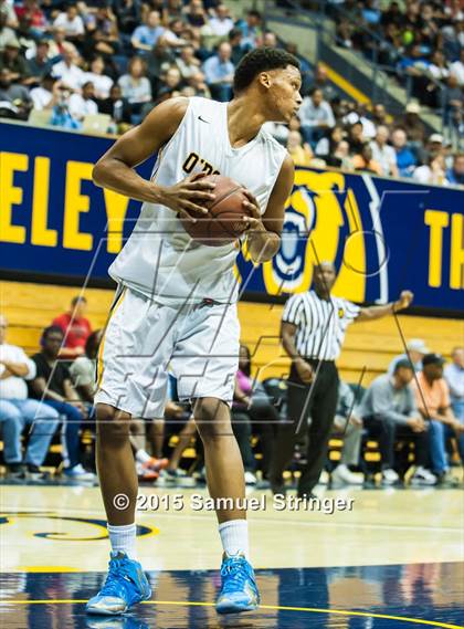 Thumbnail 2 in Bishop O'Dowd vs. Mater Dei (CIF State Open Division Final) photogallery.