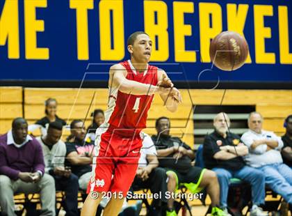 Thumbnail 3 in Bishop O'Dowd vs. Mater Dei (CIF State Open Division Final) photogallery.