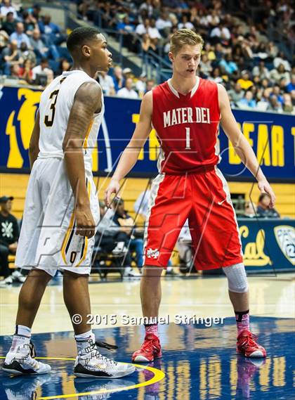 Thumbnail 1 in Bishop O'Dowd vs. Mater Dei (CIF State Open Division Final) photogallery.