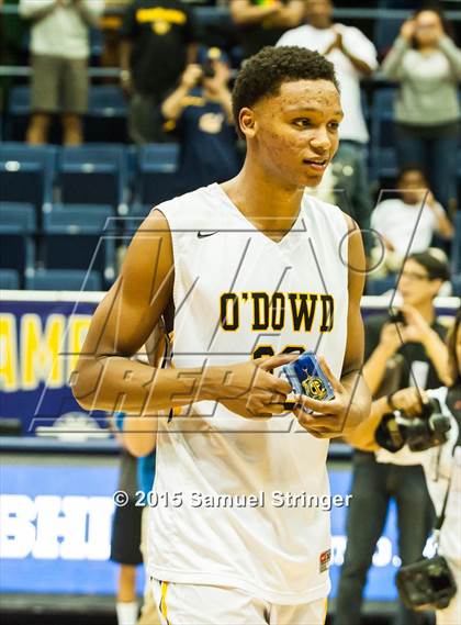 Thumbnail 3 in Bishop O'Dowd vs. Mater Dei (CIF State Open Division Final) photogallery.