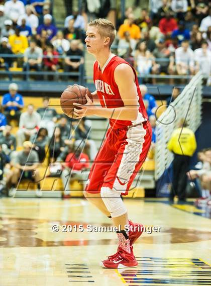 Thumbnail 3 in Bishop O'Dowd vs. Mater Dei (CIF State Open Division Final) photogallery.