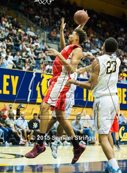 Thumbnail 3 in Bishop O'Dowd vs. Mater Dei (CIF State Open Division Final) photogallery.