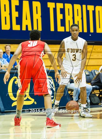 Thumbnail 2 in Bishop O'Dowd vs. Mater Dei (CIF State Open Division Final) photogallery.