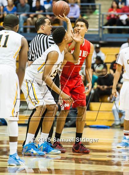 Thumbnail 2 in Bishop O'Dowd vs. Mater Dei (CIF State Open Division Final) photogallery.