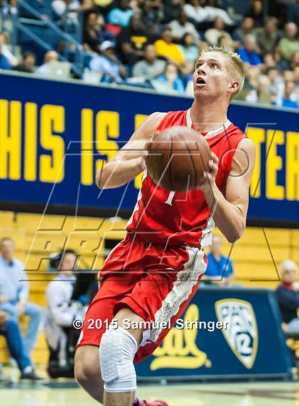 Thumbnail 2 in Bishop O'Dowd vs. Mater Dei (CIF State Open Division Final) photogallery.