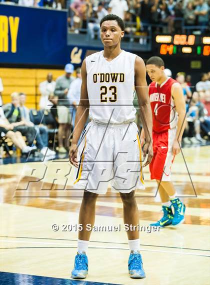 Thumbnail 3 in Bishop O'Dowd vs. Mater Dei (CIF State Open Division Final) photogallery.