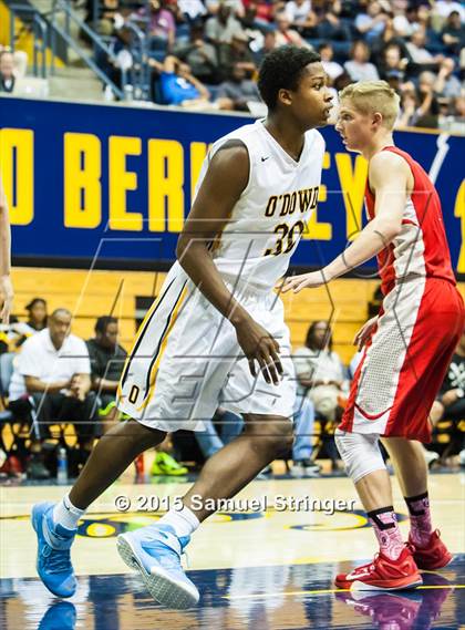 Thumbnail 2 in Bishop O'Dowd vs. Mater Dei (CIF State Open Division Final) photogallery.