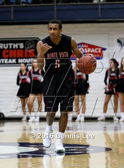 Thumbnail 3 in De La Salle vs. Monte Vista (CIF NCS D1 Final) photogallery.