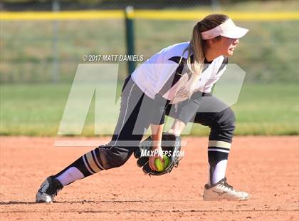 Thumbnail 2 in Rock Canyon vs. Pomona (CHSAA 5A Region 2 Playoff) photogallery.