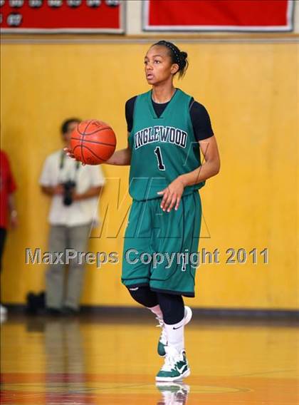 Thumbnail 3 in Inglewood vs. Harvard-Westlake (CIF State D2 SoCal Playoffs) photogallery.
