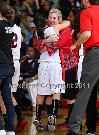 Thumbnail 2 in Inglewood vs. Harvard-Westlake (CIF State D2 SoCal Playoffs) photogallery.