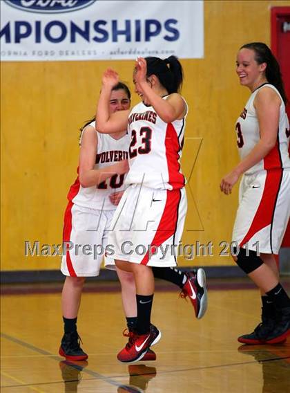 Thumbnail 1 in Inglewood vs. Harvard-Westlake (CIF State D2 SoCal Playoffs) photogallery.