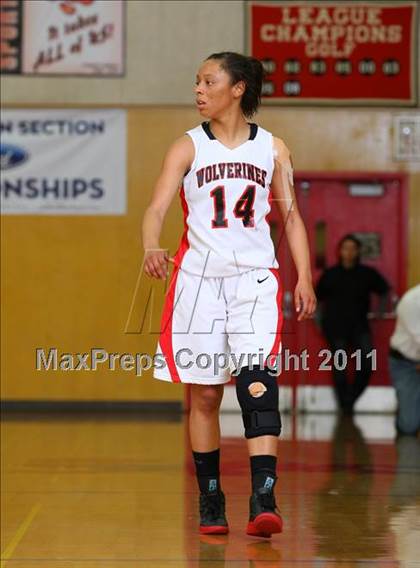 Thumbnail 2 in Inglewood vs. Harvard-Westlake (CIF State D2 SoCal Playoffs) photogallery.