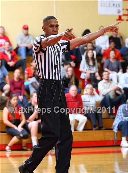 Thumbnail 3 in Inglewood vs. Harvard-Westlake (CIF State D2 SoCal Playoffs) photogallery.