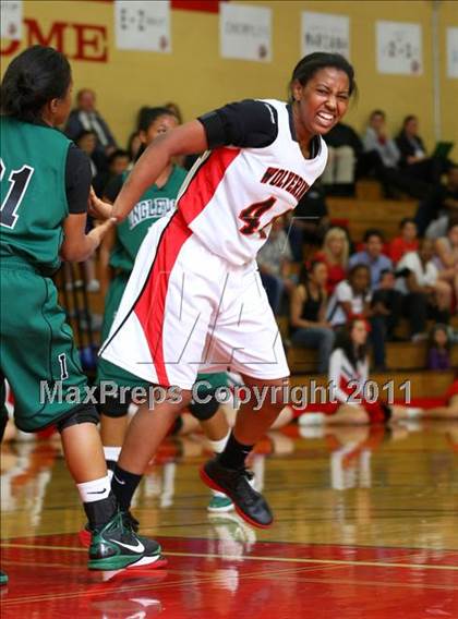 Thumbnail 3 in Inglewood vs. Harvard-Westlake (CIF State D2 SoCal Playoffs) photogallery.