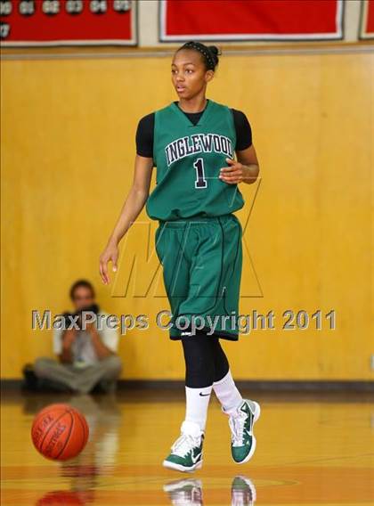 Thumbnail 2 in Inglewood vs. Harvard-Westlake (CIF State D2 SoCal Playoffs) photogallery.