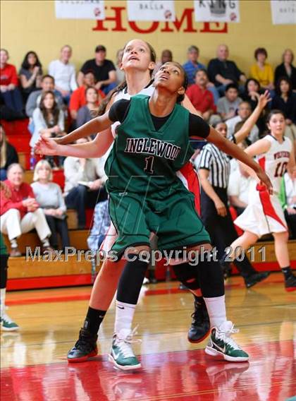 Thumbnail 3 in Inglewood vs. Harvard-Westlake (CIF State D2 SoCal Playoffs) photogallery.