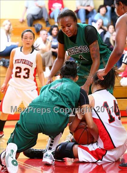 Thumbnail 2 in Inglewood vs. Harvard-Westlake (CIF State D2 SoCal Playoffs) photogallery.