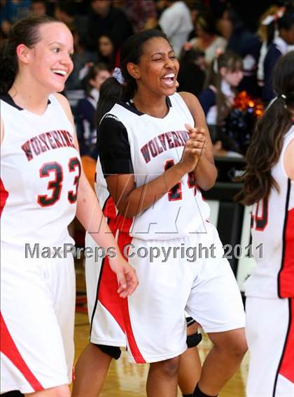 Thumbnail 1 in Inglewood vs. Harvard-Westlake (CIF State D2 SoCal Playoffs) photogallery.