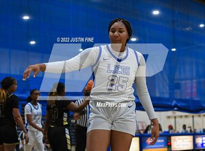Thumbnail 1 in Victory Christian Academy vs. La Jolla Country Day photogallery.