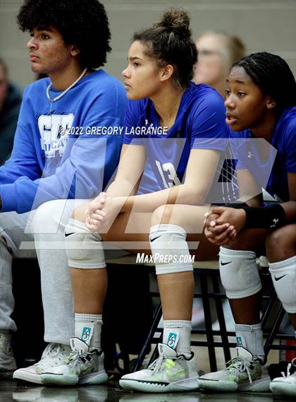 Thumbnail 3 in Guyer vs. Keller (UIL 6A Regional Quarterfinals) photogallery.
