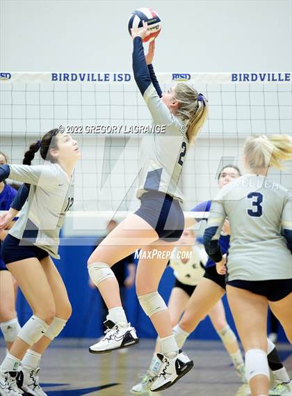 Thumbnail 2 in Guyer vs. Keller (UIL 6A Regional Quarterfinals) photogallery.