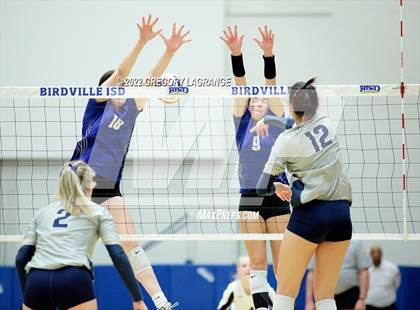 Thumbnail 3 in Guyer vs. Keller (UIL 6A Regional Quarterfinals) photogallery.