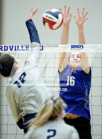 Thumbnail 2 in Guyer vs. Keller (UIL 6A Regional Quarterfinals) photogallery.