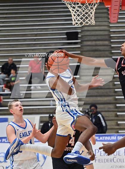 Thumbnail 2 in Barbers Hill vs. South Houston (McDonald's Texas Invitational) photogallery.
