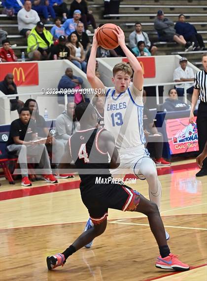Thumbnail 1 in Barbers Hill vs. South Houston (McDonald's Texas Invitational) photogallery.