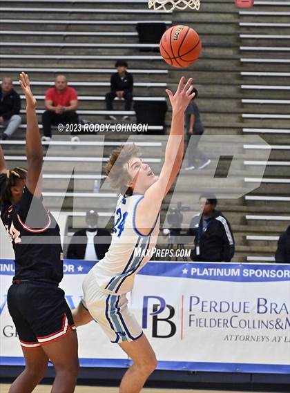 Thumbnail 3 in Barbers Hill vs. South Houston (McDonald's Texas Invitational) photogallery.