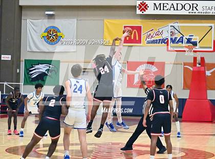 Thumbnail 2 in Barbers Hill vs. South Houston (McDonald's Texas Invitational) photogallery.