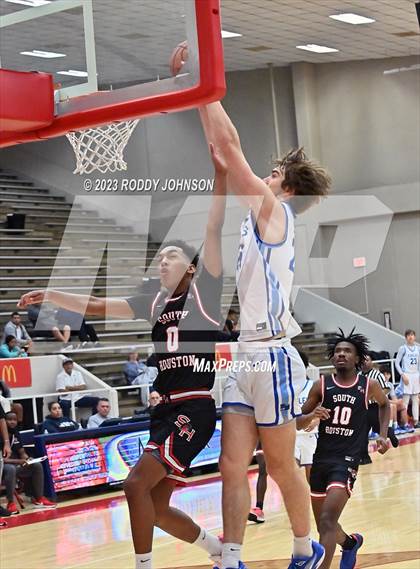 Thumbnail 1 in Barbers Hill vs. South Houston (McDonald's Texas Invitational) photogallery.