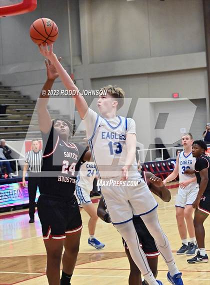 Thumbnail 2 in Barbers Hill vs. South Houston (McDonald's Texas Invitational) photogallery.