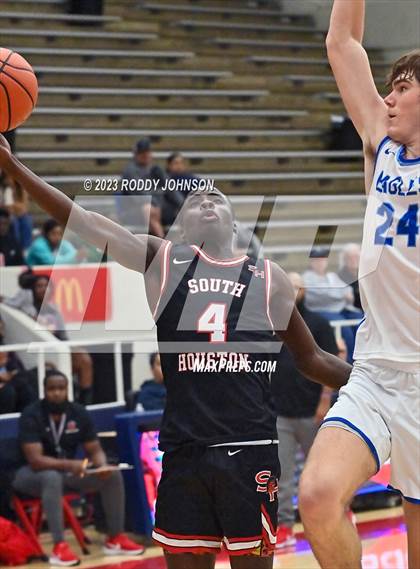 Thumbnail 3 in Barbers Hill vs. South Houston (McDonald's Texas Invitational) photogallery.