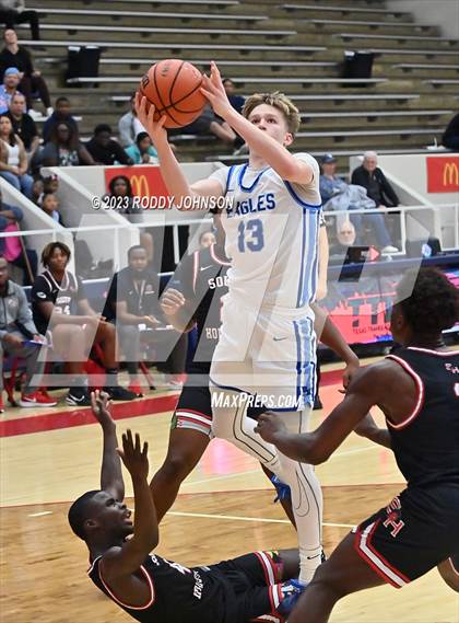 Thumbnail 1 in Barbers Hill vs. South Houston (McDonald's Texas Invitational) photogallery.