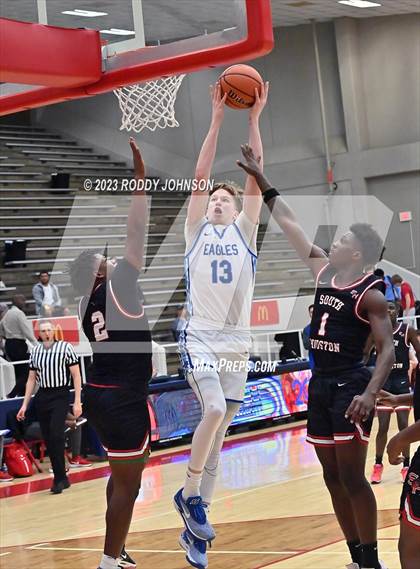Thumbnail 2 in Barbers Hill vs. South Houston (McDonald's Texas Invitational) photogallery.