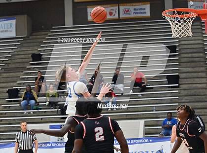 Thumbnail 2 in Barbers Hill vs. South Houston (McDonald's Texas Invitational) photogallery.