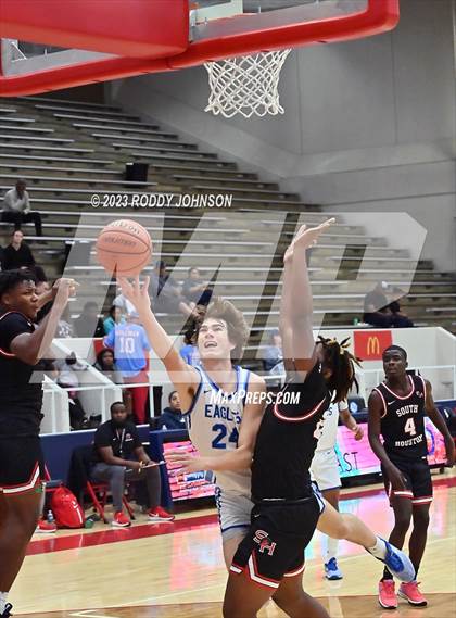 Thumbnail 3 in Barbers Hill vs. South Houston (McDonald's Texas Invitational) photogallery.