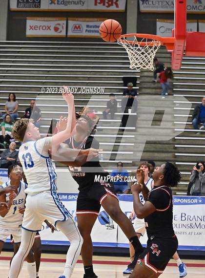 Thumbnail 1 in Barbers Hill vs. South Houston (McDonald's Texas Invitational) photogallery.